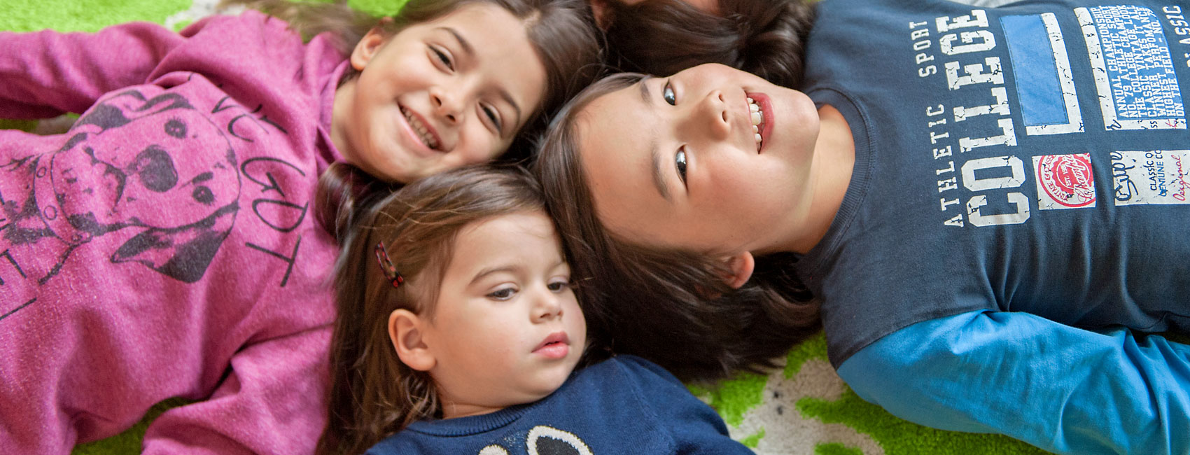 Fröhliche Kinder bei der Kinderzahnarztpraxis Zahnfee in Köln